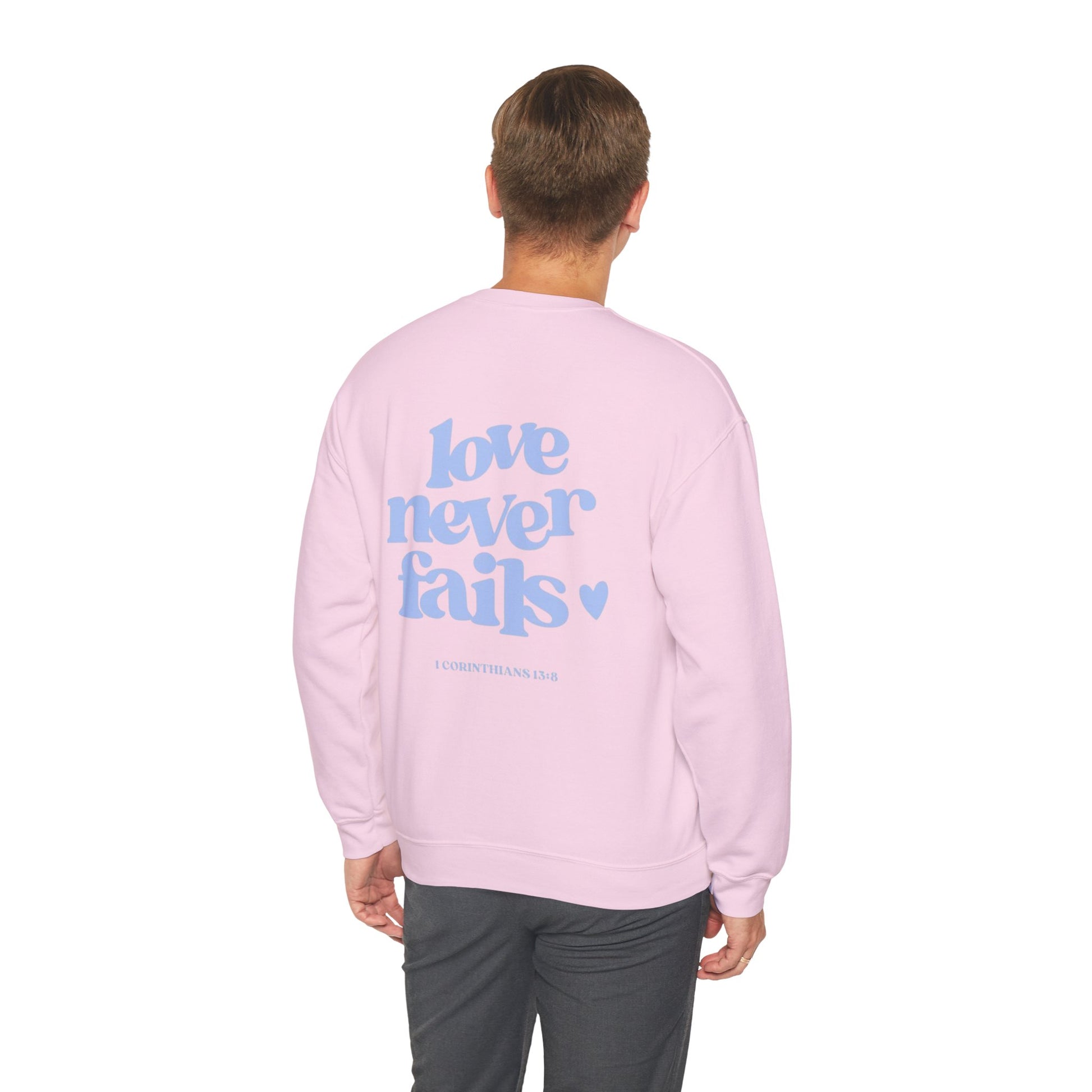 " Love never fails "- Women's Sweatshirt