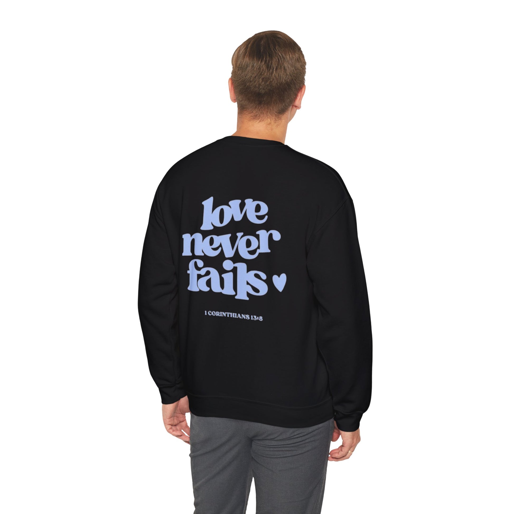 " Love never fails "- Women's Sweatshirt